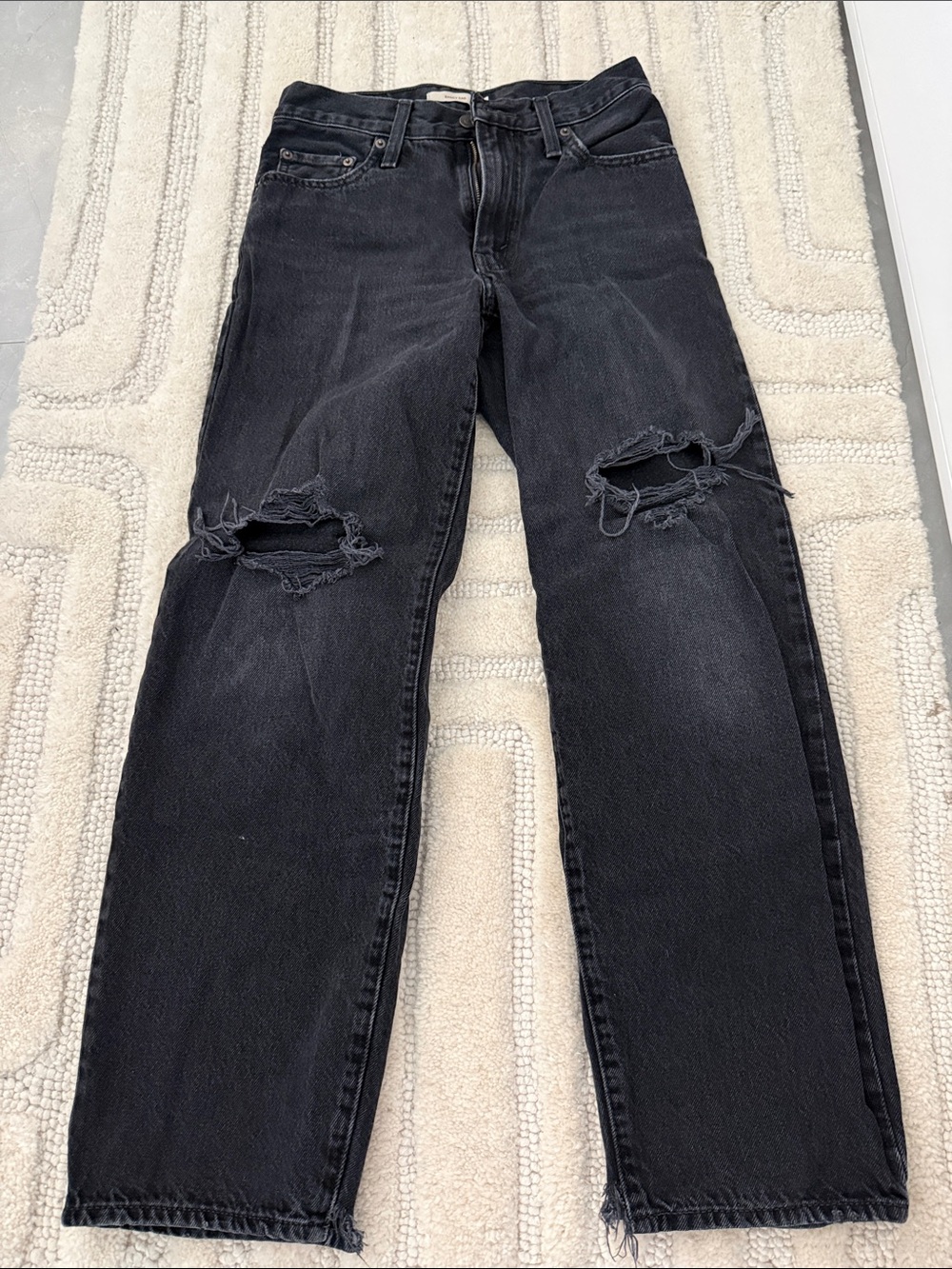 Levi’s women’s baggy Dad Jean Black Distressed